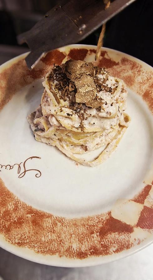 Fettuccine ricotta, guanciale e tartufo